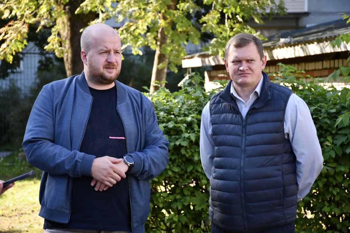Елкин Борис: Сегодня вместе с депутатом Псковской городской Думы Евгением Васильевым и руководителем Совета директоров образовательных организаций Пскова Еленой Синёвой совершили рабочий выезд в округ №6. Наша главная цель –... Елкин Борис: Сегодня вместе с депутатом Псковской городской Думы Евгением Васильевым и руководителем Совета директоров образовательных организаций Пскова Еленой Синёвой совершили рабочий выезд в округ №6. Наша главная цель –...