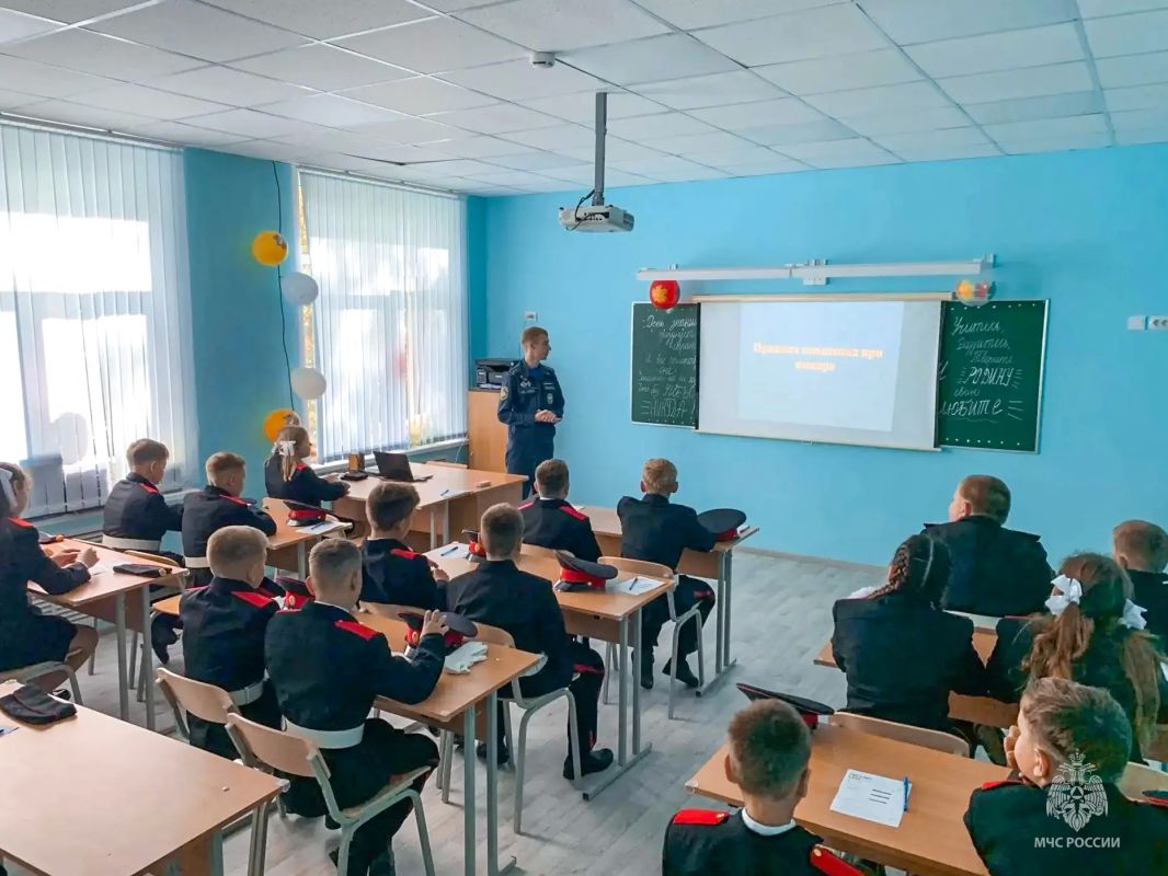 Урок пожарной безопасности для великолукских кадетов Урок пожарной безопасности для великолукских кадетов
