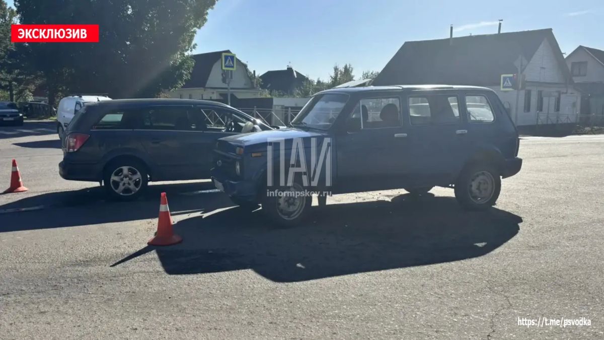 В Великих Луках, на улице Силина у дома 16, произошло столкновение автомобилей Opel и «Нива» В Великих Луках, на улице Силина у дома 16, произошло столкновение автомобилей Opel и «Нива»