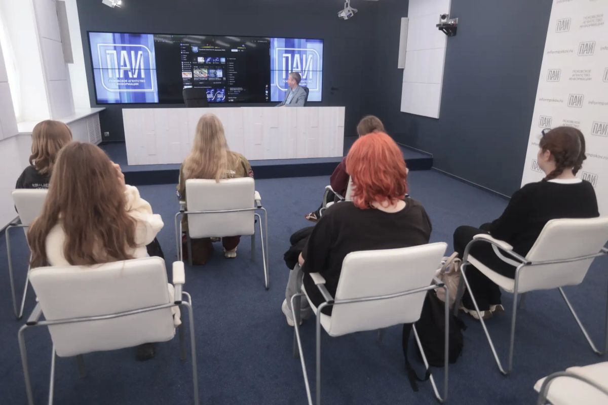 Познакомиться с работой редакций государственного медиахолдинга Псковской области пришли сегодня активисты подросткового медиаотряда Познакомиться с работой редакций государственного медиахолдинга Псковской области пришли сегодня активисты подросткового медиаотряда