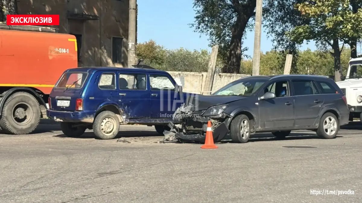 В Великих Луках, на улице Силина у дома 16, произошло столкновение автомобилей Opel и «Нива» В Великих Луках, на улице Силина у дома 16, произошло столкновение автомобилей Opel и «Нива»