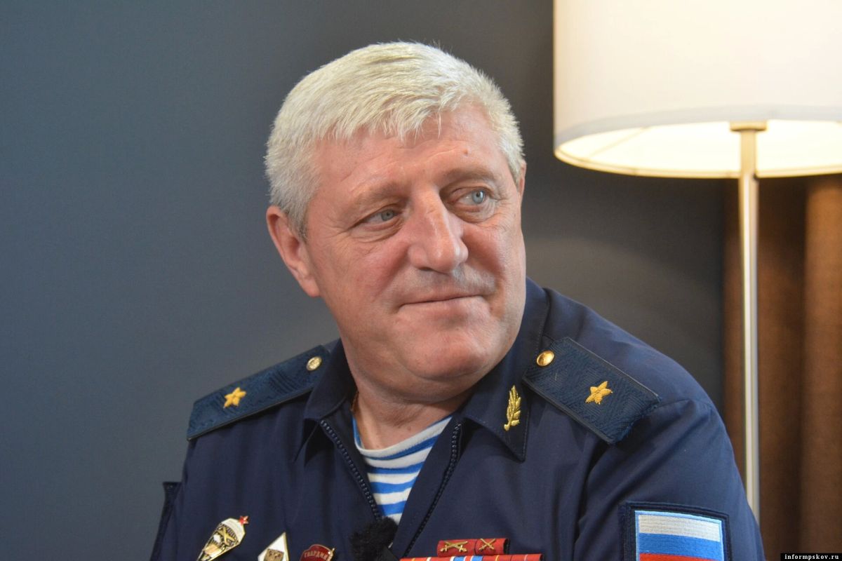 За заботу об участниках СВО поблагодарил власти Псковской области сенатор Алексей Наумец