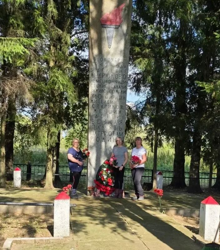 На территории мемориального комплекса "Великолукская Хатынь" в деревне Андрюково прошел субботник На территории мемориального комплекса "Великолукская Хатынь" в деревне Андрюково прошел субботник