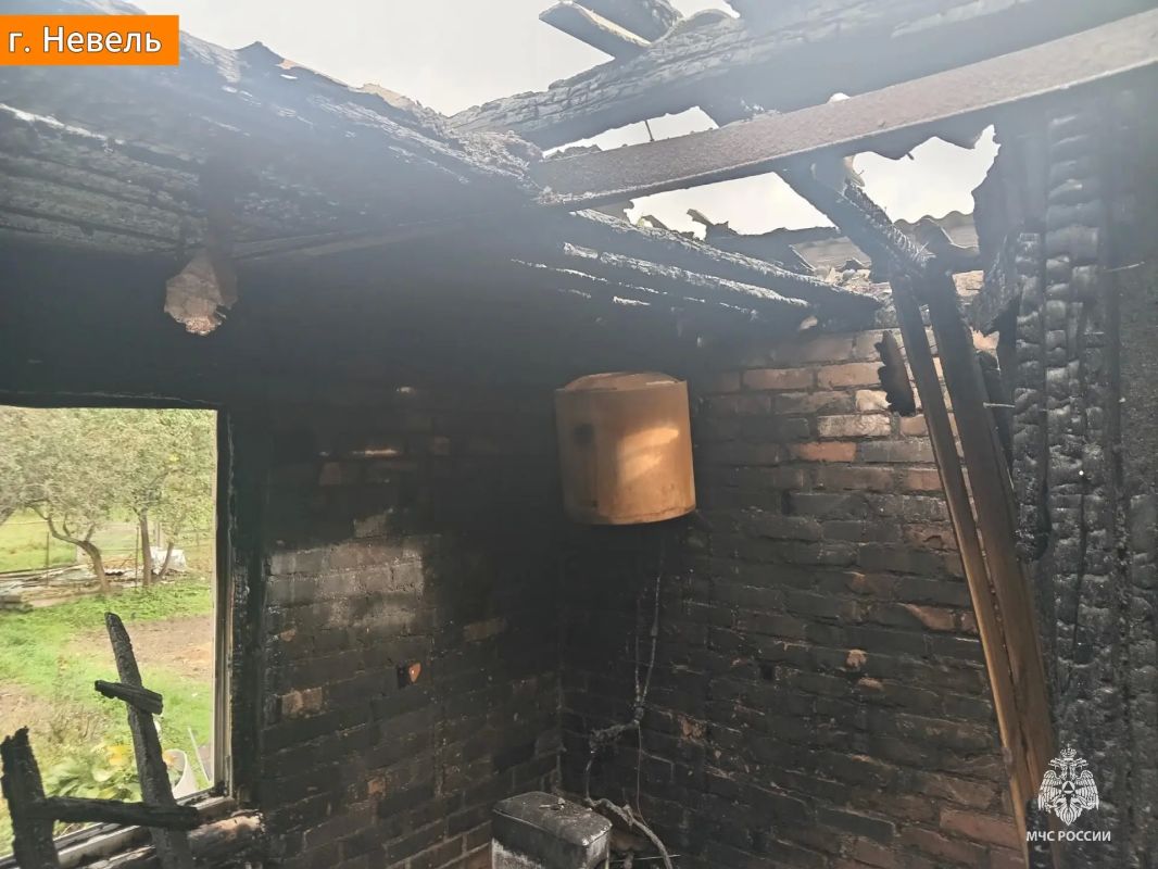 При пожаре в Дно погиб 63-летний мужчина, в Невеле сгорела кровля дома При пожаре в Дно погиб 63-летний мужчина, в Невеле сгорела кровля дома