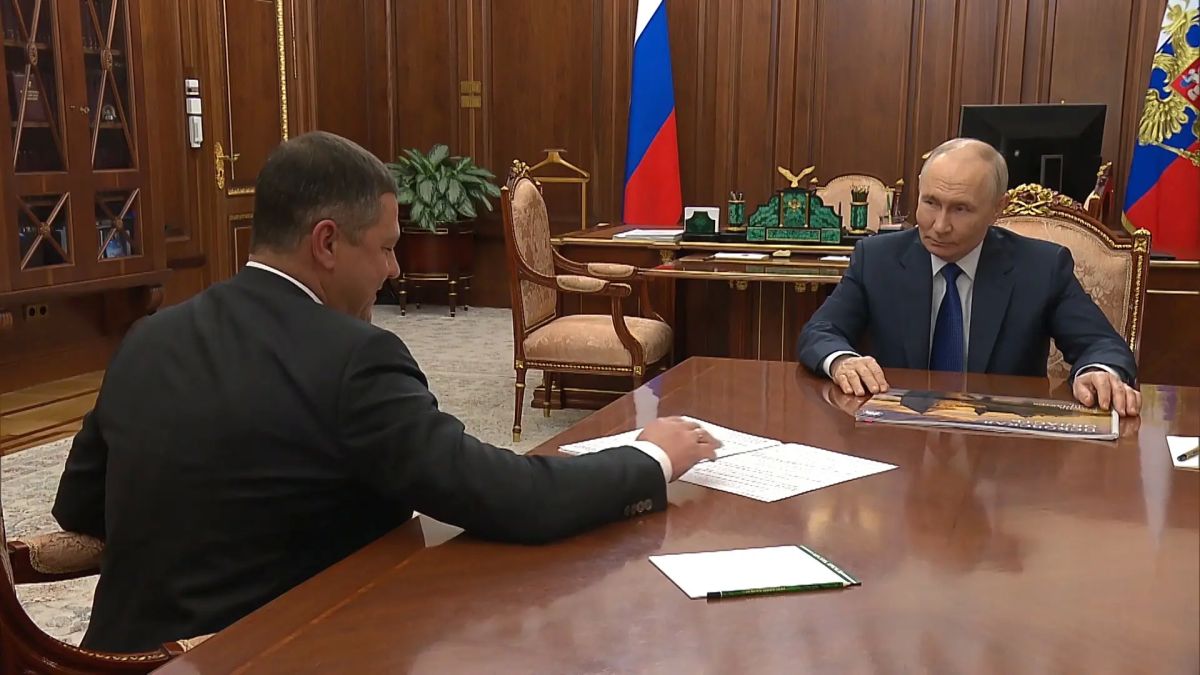 1000 ТОСов и 200 тысяч активистов: Михаил Ведерников доложил Путину о самоуправлении в Псковской области 1000 ТОСов и 200 тысяч активистов: Михаил Ведерников доложил Путину о самоуправлении в Псковской области