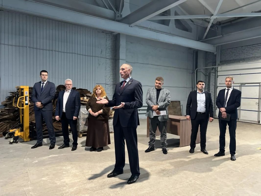 Депутат Государственной Думы РФ Александр Козловский встретился с трудовыми коллективами двух производств в Великих Луках