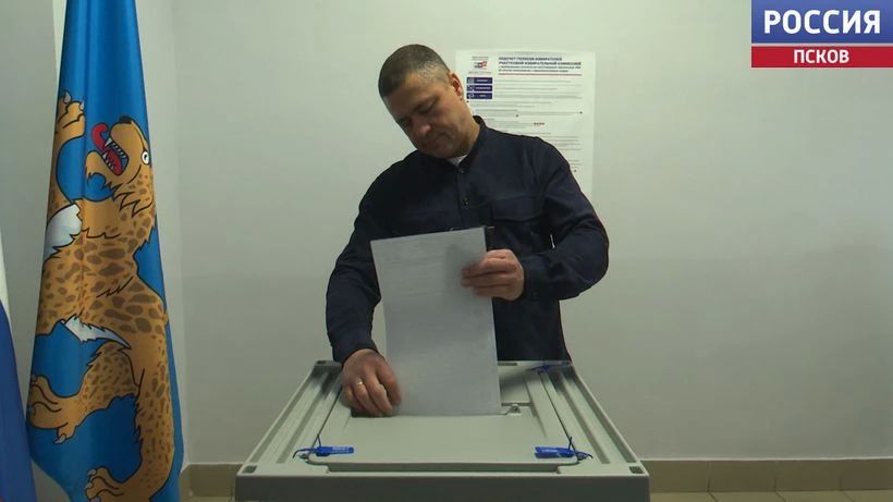 Губернатор Псковской области Михаил Ведерников проголосовал на выборах депутатов Государственной Думы РФ IX созыва и регионального парламента VIII созыва