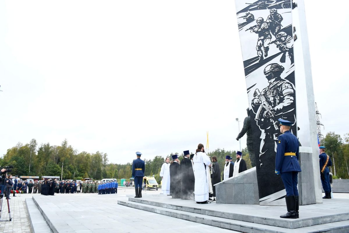 Руководство и сотрудники УФСИН почтили память псковичей, погибших при защите Отечества Руководство и сотрудники УФСИН почтили память псковичей, погибших при защите Отечества