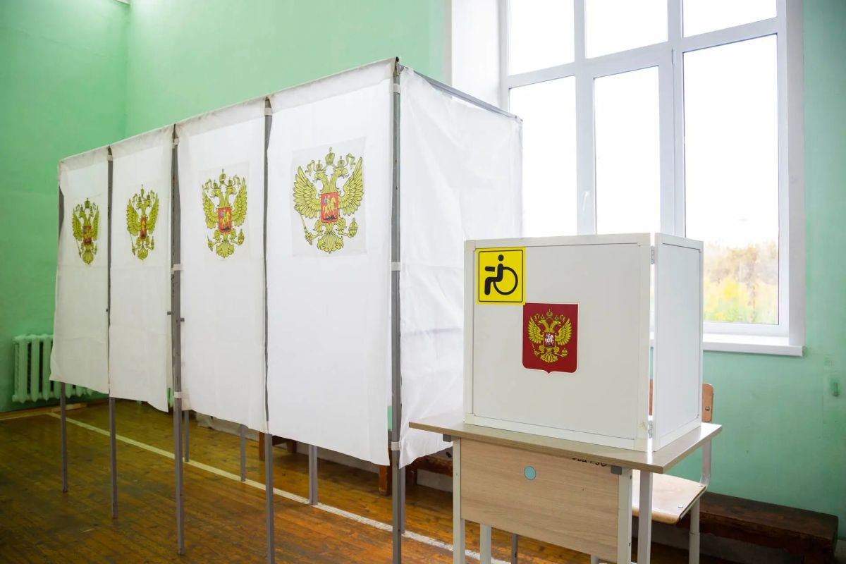 В Пскове открылся избирательный участок в стиле Псковского веча В Пскове открылся избирательный участок в стиле Псковского веча