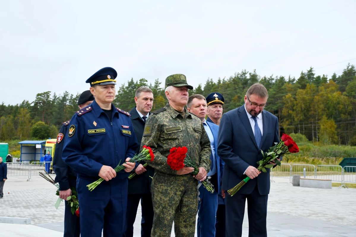 Руководство и сотрудники УФСИН почтили память псковичей, погибших при защите Отечества Руководство и сотрудники УФСИН почтили память псковичей, погибших при защите Отечества