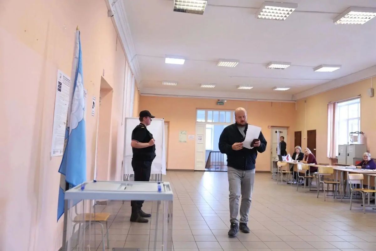 Глава Пскова отдал свой голос на выборах Глава Пскова отдал свой голос на выборах