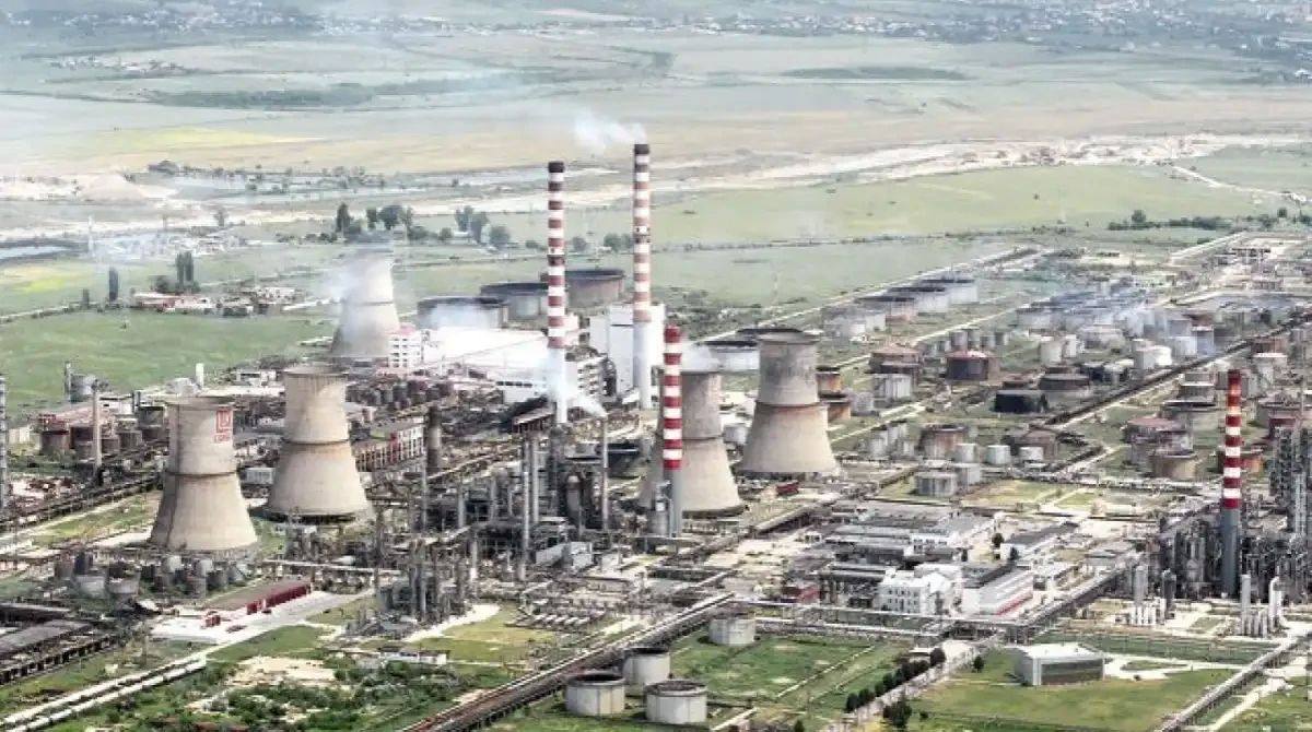 В Румынии внезапно заметили, что там скоро год как не работает НПЗ «ЛУКОЙЛа» Petrotel — видимо в связи с кризисом топлива в мире
