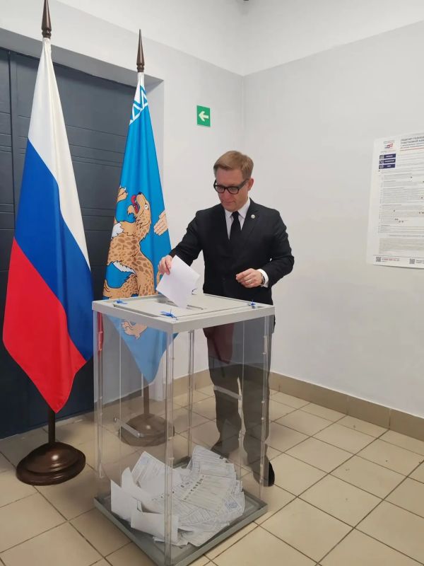 Председатель избирательной комиссии региона Игорь Сопов проголосовал на выборах в Псковской области