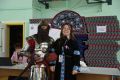 Реконструкторы в доспехах проголосовали через ДЭГ на участке в Пскове