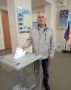 Депутат Олег Савельев проголосовал на участке в деревне Жижицы