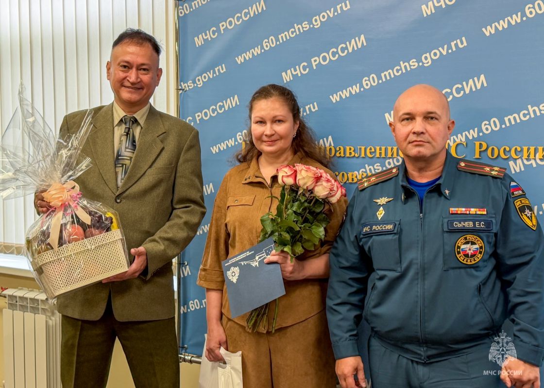 Поздравляем юбиляров!. Сегодня коллектив Главного управления МЧС России по Псковской области поздравил ветеранов: с 75-летним юбилеем Горобца Виктора Васильевича, с 45-летним юбилеем Заливацкую Анну Ивановну и с 50-летним... Поздравляем юбиляров!. Сегодня коллектив Главного управления МЧС России по Псковской области поздравил ветеранов: с 75-летним юбилеем Горобца Виктора Васильевича, с 45-летним юбилеем Заливацкую Анну Ивановну и с 50-летним...