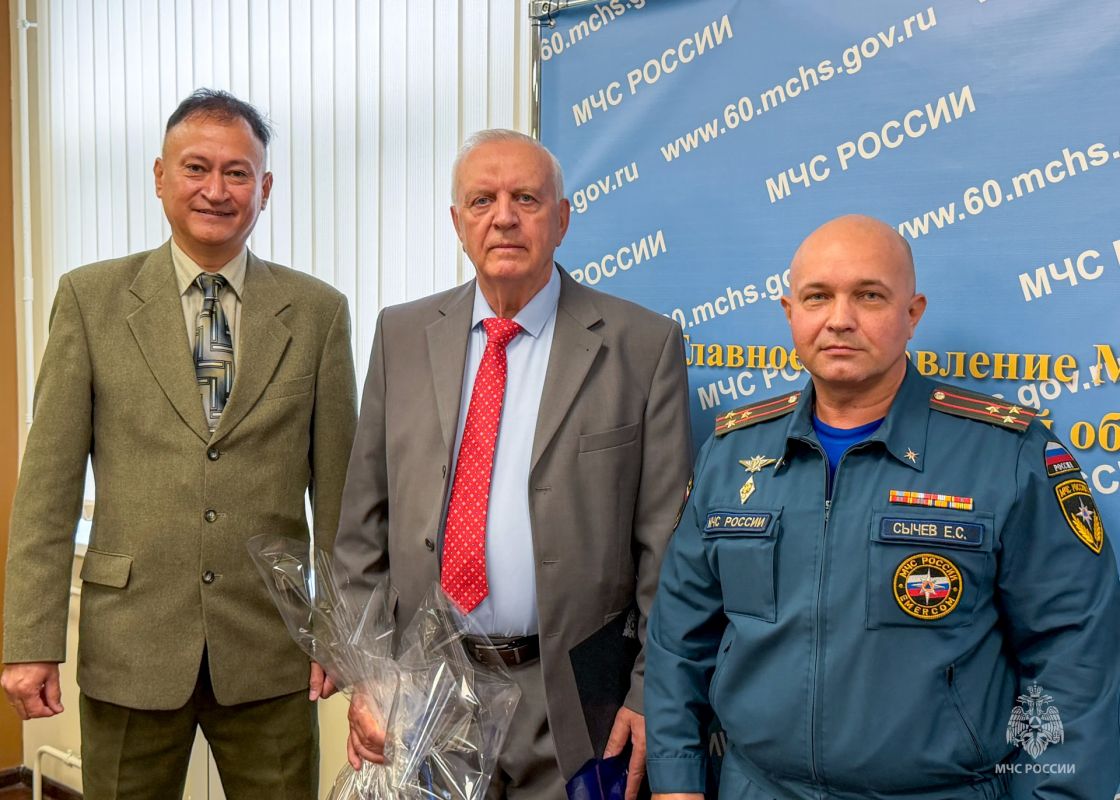 Поздравляем юбиляров!. Сегодня коллектив Главного управления МЧС России по Псковской области поздравил ветеранов: с 75-летним юбилеем Горобца Виктора Васильевича, с 45-летним юбилеем Заливацкую Анну Ивановну и с 50-летним... Поздравляем юбиляров!. Сегодня коллектив Главного управления МЧС России по Псковской области поздравил ветеранов: с 75-летним юбилеем Горобца Виктора Васильевича, с 45-летним юбилеем Заливацкую Анну Ивановну и с 50-летним...