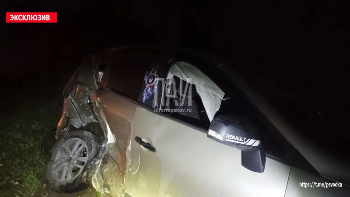 В Бежаницком районе, в деревне Иваново, столкнулись автомобили Renault Scenic и ВАЗ-2110 В Бежаницком районе, в деревне Иваново, столкнулись автомобили Renault Scenic и ВАЗ-2110