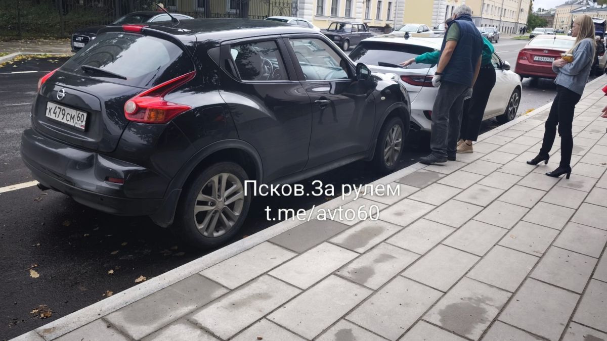Первое крупное ДТП на обновленной ул. Советской в Пскове Первое крупное ДТП на обновленной ул. Советской в Пскове