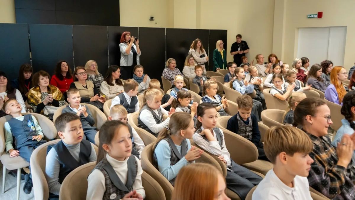 Торжественный старт IX литературного фестиваля «Книжная яблоня» дан в Пскове Торжественный старт IX литературного фестиваля «Книжная яблоня» дан в Пскове