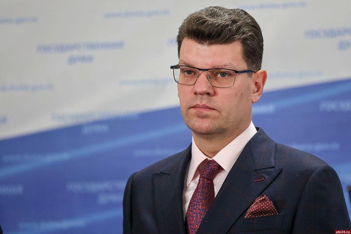 Депутат Госдумы, экс-сенатор от Псковской области Александр Борисов и его коллега, бывший заместитель губернатора Псковской области Денис Кравченко могут получить посты замруководителя фракции «Единая Россия» в ГД. Как... Депутат Госдумы, экс-сенатор от Псковской области Александр Борисов и его коллега, бывший заместитель губернатора Псковской области Денис Кравченко могут получить посты замруководителя фракции «Единая Россия» в ГД. Как...