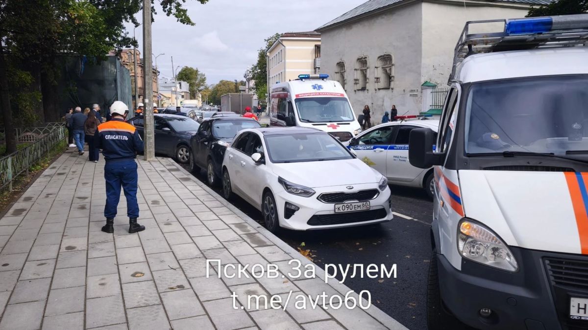 Устроившему массовое ДТП в Пскове водителю «Лексуса» грозит уголовная статья Устроившему массовое ДТП в Пскове водителю «Лексуса» грозит уголовная статья
