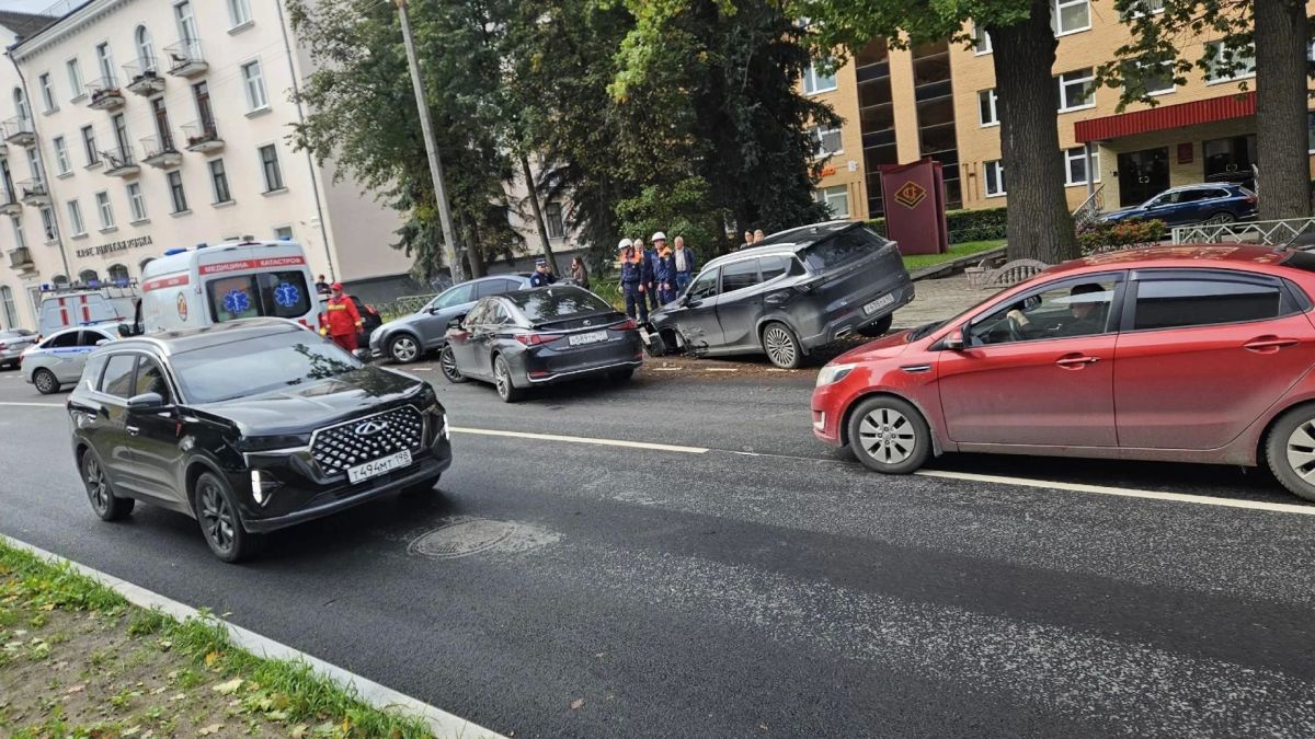 Устроившему массовое ДТП в Пскове водителю «Лексуса» грозит уголовная статья Устроившему массовое ДТП в Пскове водителю «Лексуса» грозит уголовная статья