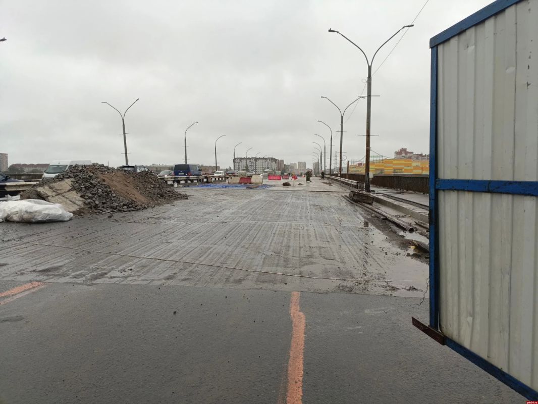 Ремонт моста Александра Невского в Пскове планируют завершить в ноябре Ремонт моста Александра Невского в Пскове планируют завершить в ноябре