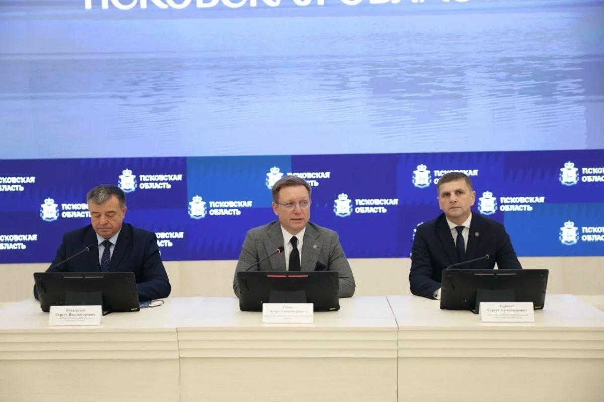Депутатам Псковского заксобрания вручили удостоверения Депутатам Псковского заксобрания вручили удостоверения