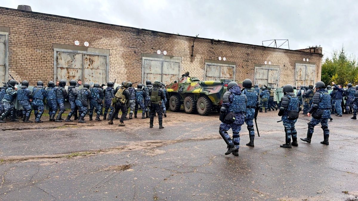 На базе ИК-4 состоялось учение по ликвидации массовых беспорядков и освобождению заложников На базе ИК-4 состоялось учение по ликвидации массовых беспорядков и освобождению заложников