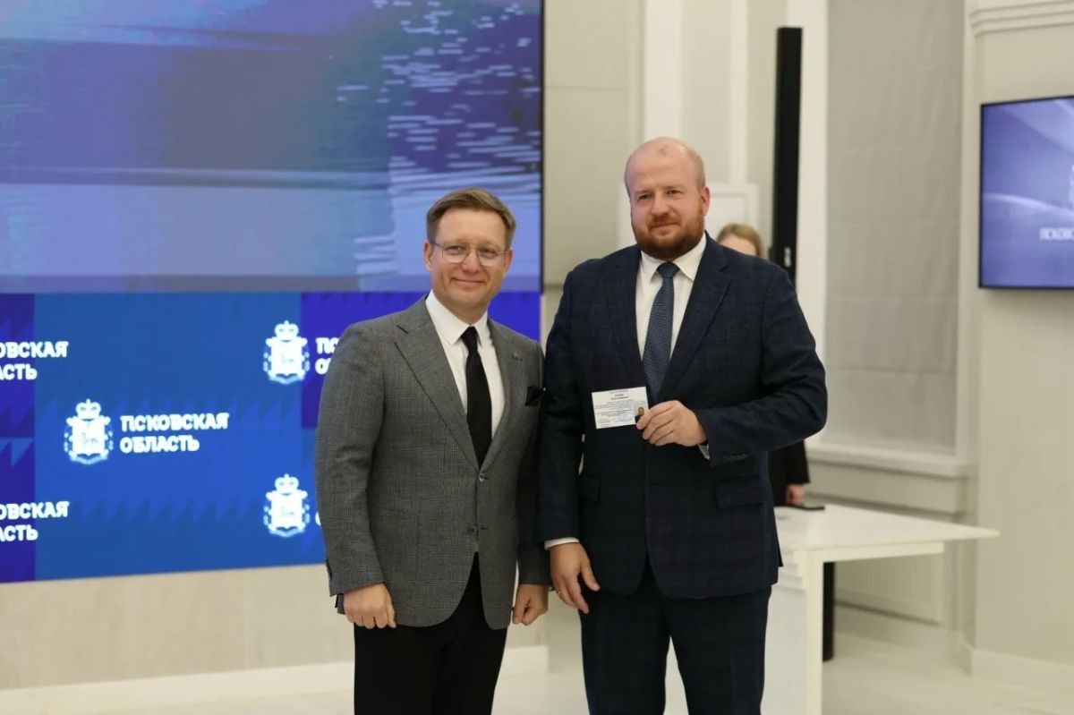 Депутатам Псковского заксобрания вручили удостоверения Депутатам Псковского заксобрания вручили удостоверения