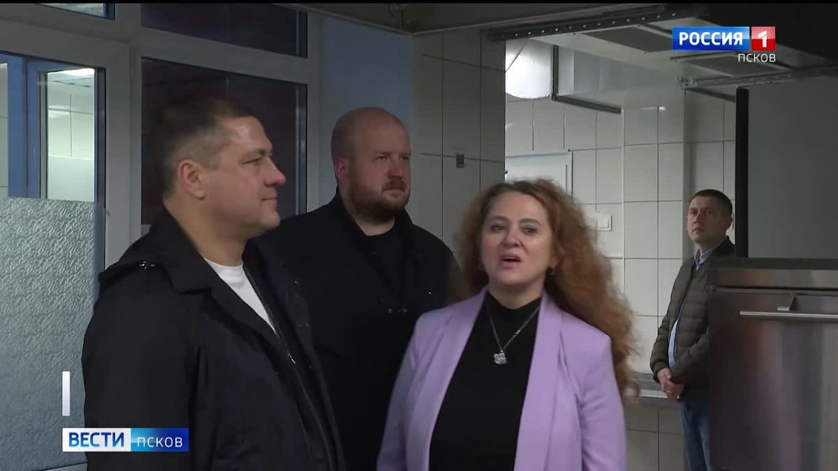 Михаил Ведерников и Борис Елкин оценили ход ремонта моста, детсада и котельной в Пскове