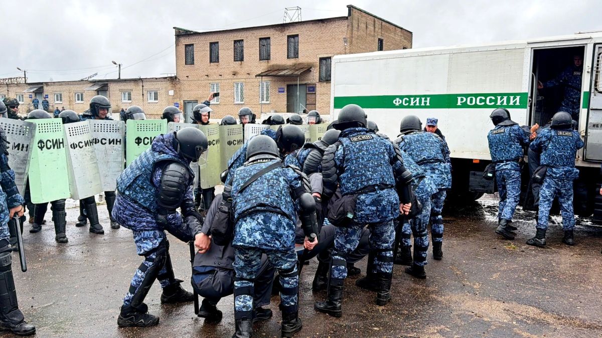 На базе ИК-4 состоялось учение по ликвидации массовых беспорядков и освобождению заложников На базе ИК-4 состоялось учение по ликвидации массовых беспорядков и освобождению заложников