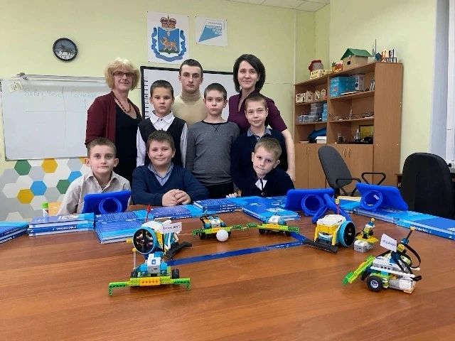 А какие мечты у вас?. В Себеже подростки изучают робототехнику, благодаря проекту «Районный РобоФест 2026: "Инженеры будущего"», который получил поддержку грантового конкурса «Новые искатели»