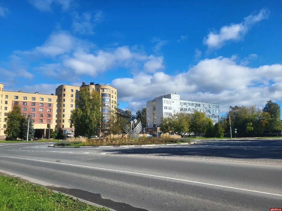 Кольца и стрекозы: как украшать круговые развязки в Пскове