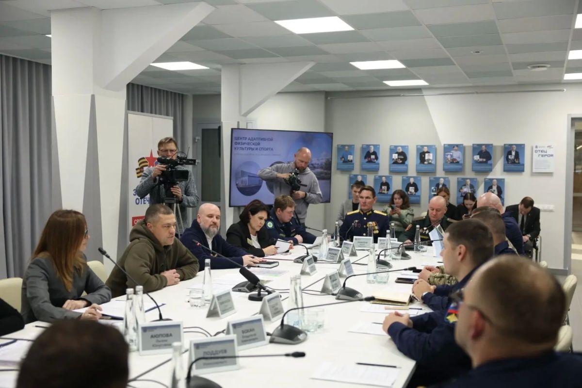 Губернатор Псковской области Михаил Ведерников встретился с представителями Псковской региональной общественной организации ветеранов специальной военной операции Губернатор Псковской области Михаил Ведерников встретился с представителями Псковской региональной общественной организации ветеранов специальной военной операции