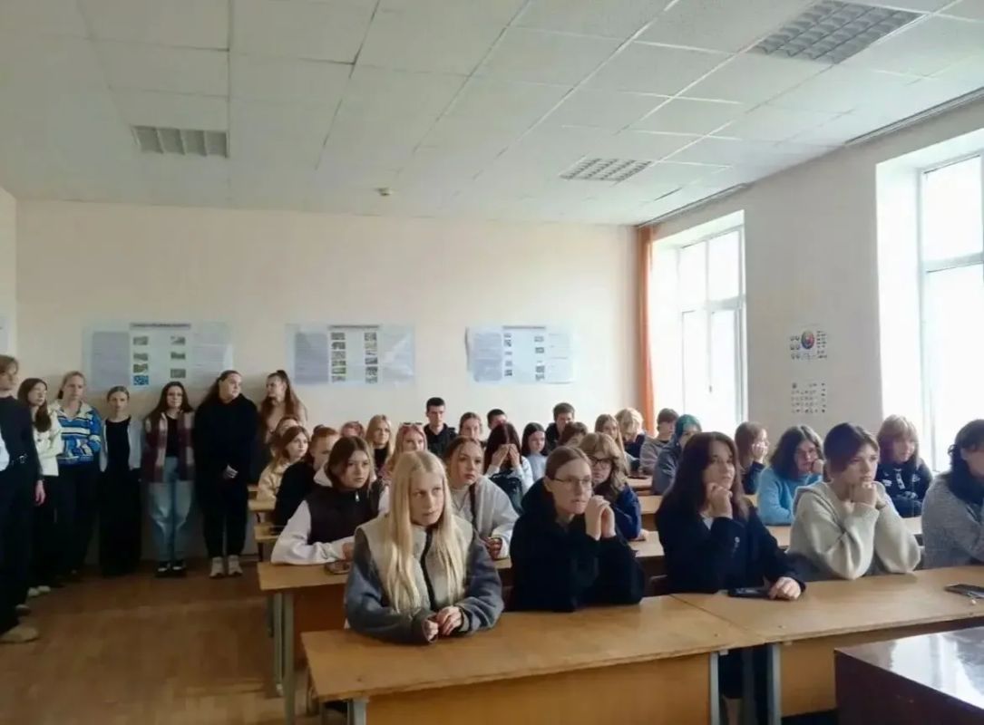 Великолукские полицейские провели профилактическую беседу со студентами Великолукские полицейские провели профилактическую беседу со студентами