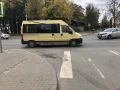 Оголенные провода висят над «зеброй» в Летнем саду Пскова