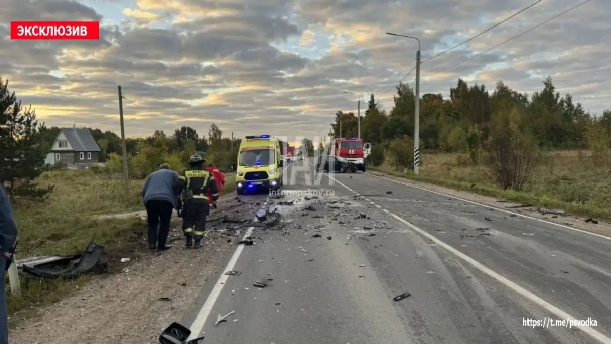 Тройное ДТП с пострадавшим произошло у деревни Логозовичи в Псковском районе Тройное ДТП с пострадавшим произошло у деревни Логозовичи в Псковском районе