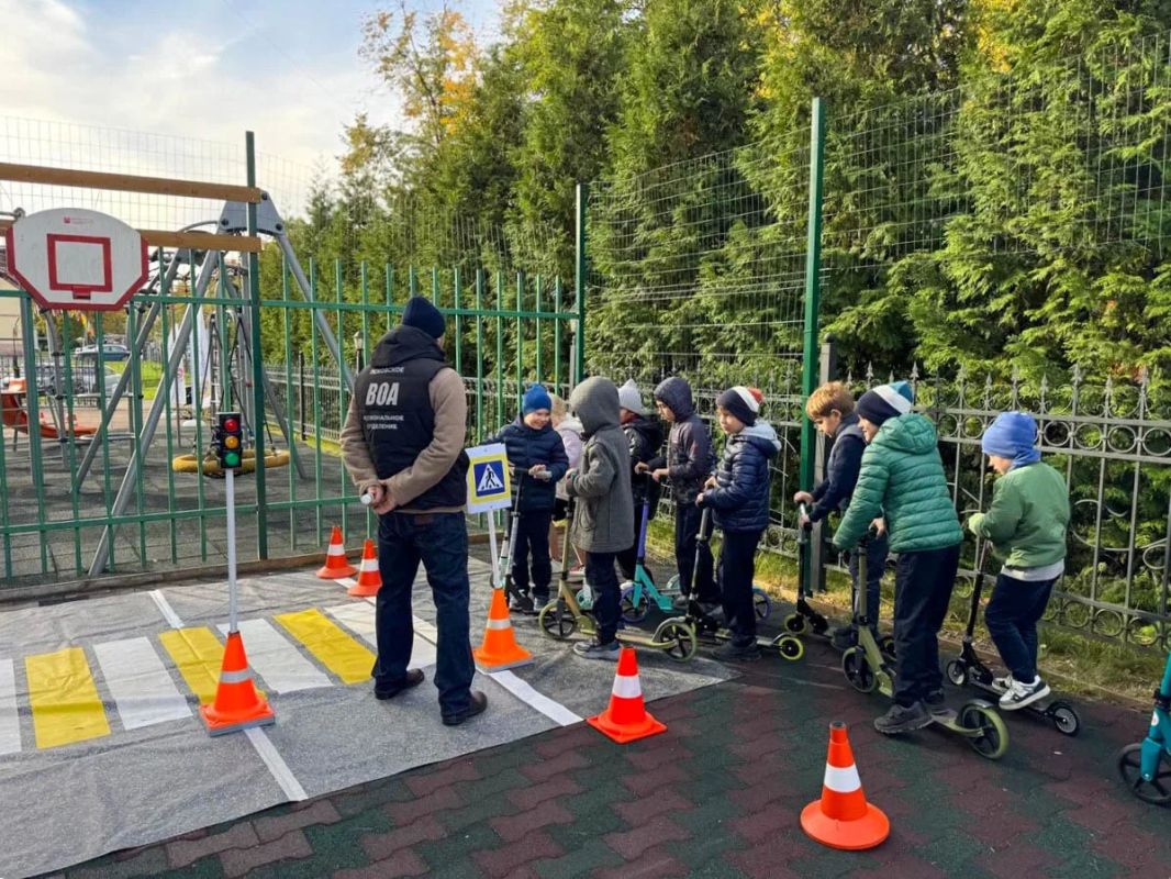 День безопасности дорожного движения провели сотрудники Госавтоинспекции для учеников Ольгинской гимназии День безопасности дорожного движения провели сотрудники Госавтоинспекции для учеников Ольгинской гимназии