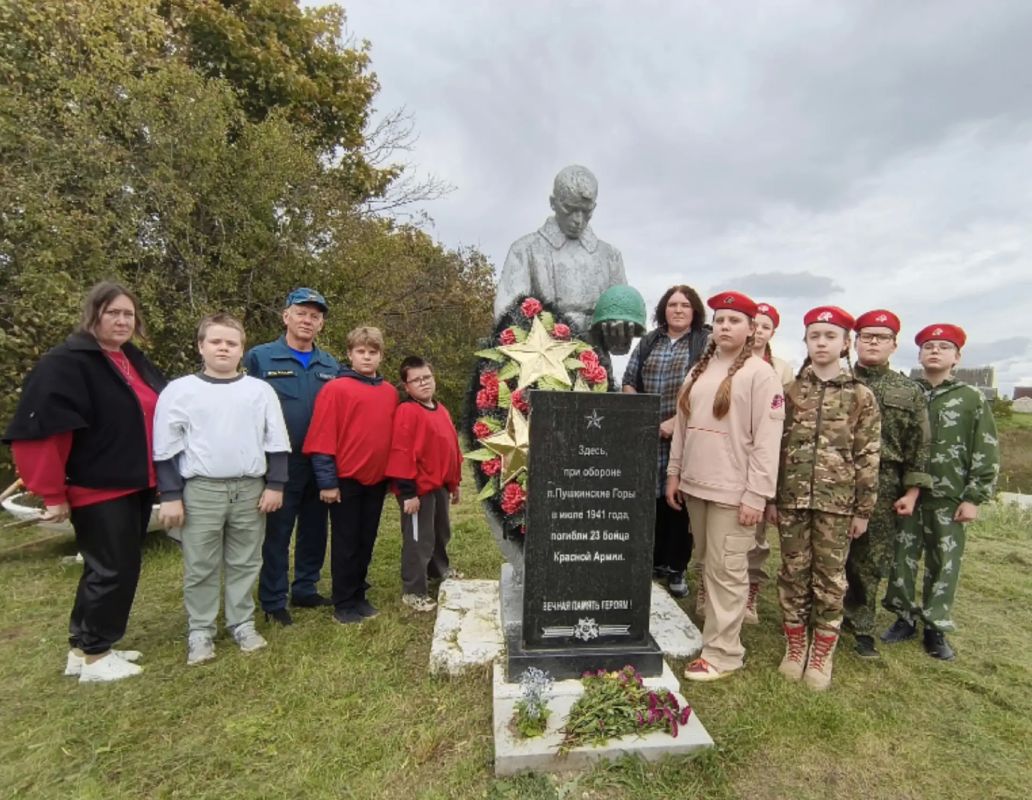 Юнармейцы Пушкиногорского округа присоединились к акции «Зелёная область» Юнармейцы Пушкиногорского округа присоединились к акции «Зелёная область»