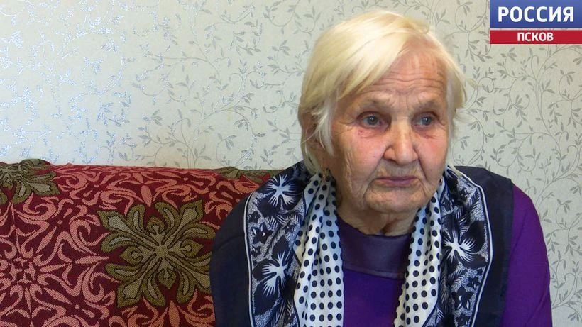Жительницу Гдова Екатерину Иванову поздравили с 92-летием Жительницу Гдова Екатерину Иванову поздравили с 92-летием