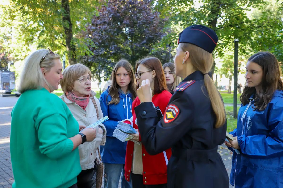 Полицейские и волонтеры провели масштабное профилактическое мероприятие Полицейские и волонтеры провели масштабное профилактическое мероприятие