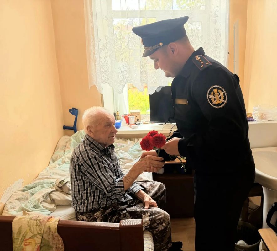 Сотрудники ИК-6 навестили постояльцев Себежского дома-интерната для престарелых и инвалидов Сотрудники ИК-6 навестили постояльцев Себежского дома-интерната для престарелых и инвалидов