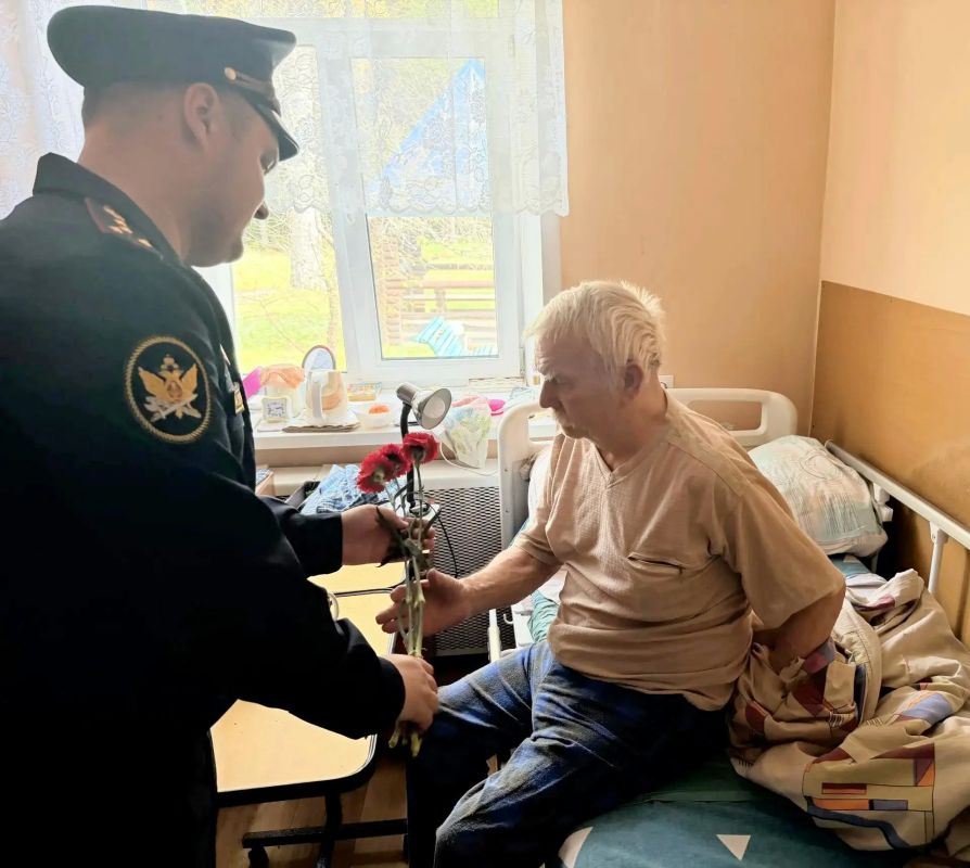 Сотрудники ИК-6 навестили постояльцев Себежского дома-интерната для престарелых и инвалидов Сотрудники ИК-6 навестили постояльцев Себежского дома-интерната для престарелых и инвалидов