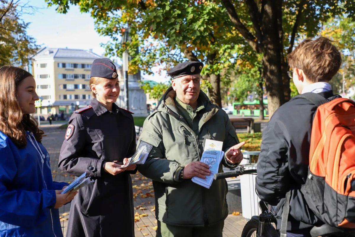 Полицейские и волонтеры провели масштабное профилактическое мероприятие Полицейские и волонтеры провели масштабное профилактическое мероприятие