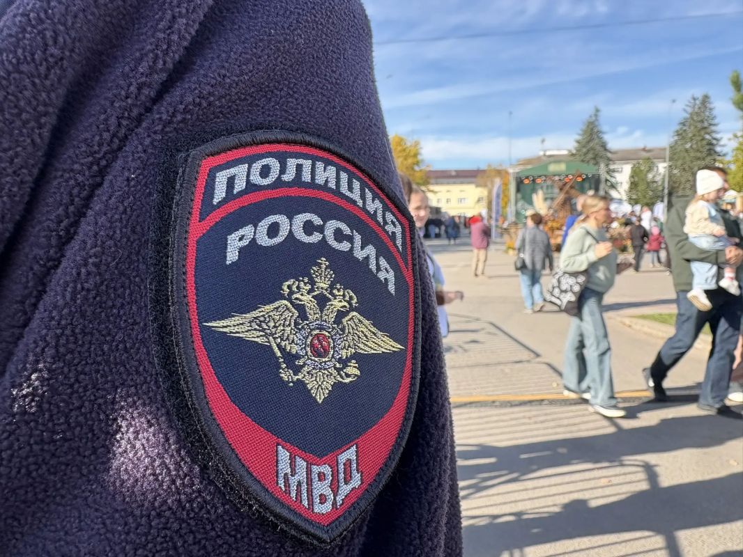 Псковские полицейские обеспечивают охрану общественного порядка на фестивале монастырской кухни Псковские полицейские обеспечивают охрану общественного порядка на фестивале монастырской кухни