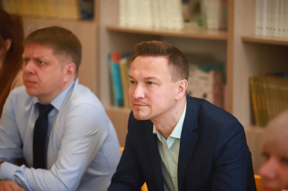 От великих предков до создателей истории: в Печорах презентовали уникальный букварь-путеводитель по Псковской области От великих предков до создателей истории: в Печорах презентовали уникальный букварь-путеводитель по Псковской области