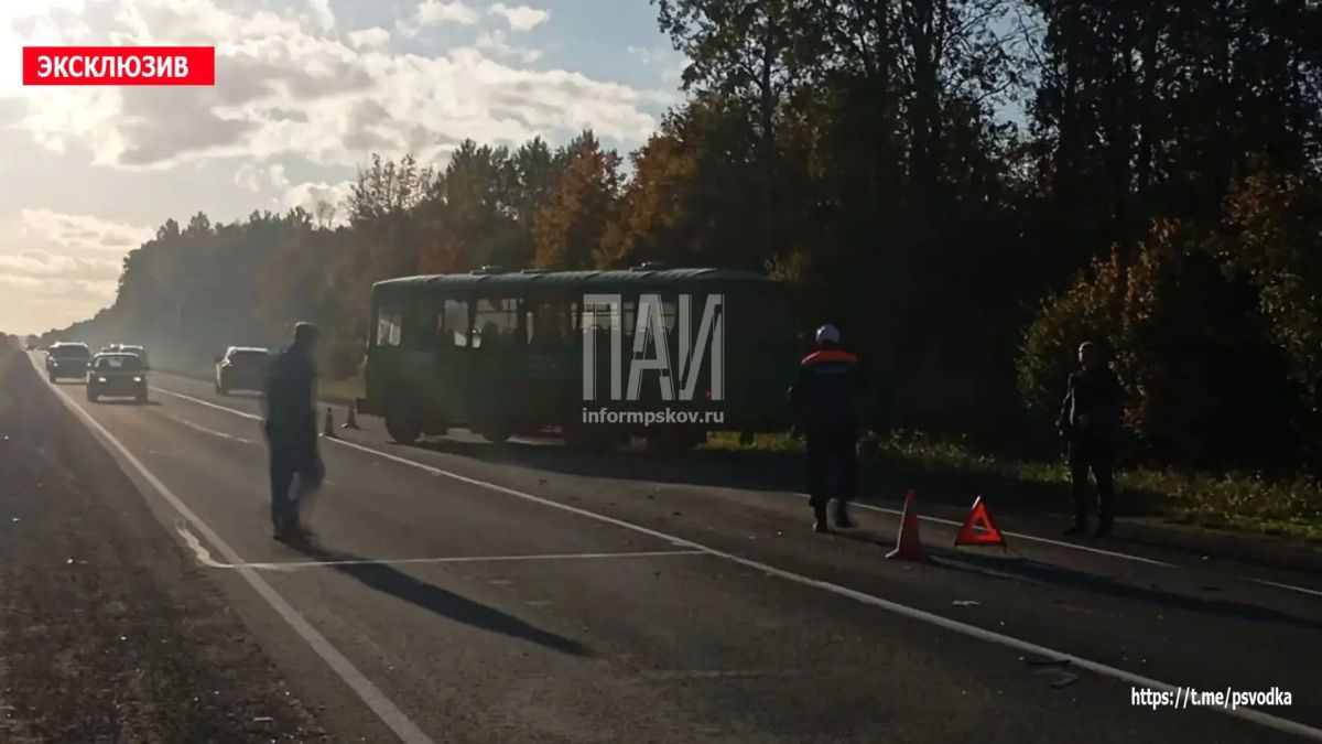 В Псковском районе, у деревни Станки, произошло столкновение автобуса ПАЗ и автомобилей ВАЗ-2115 В Псковском районе, у деревни Станки, произошло столкновение автобуса ПАЗ и автомобилей ВАЗ-2115