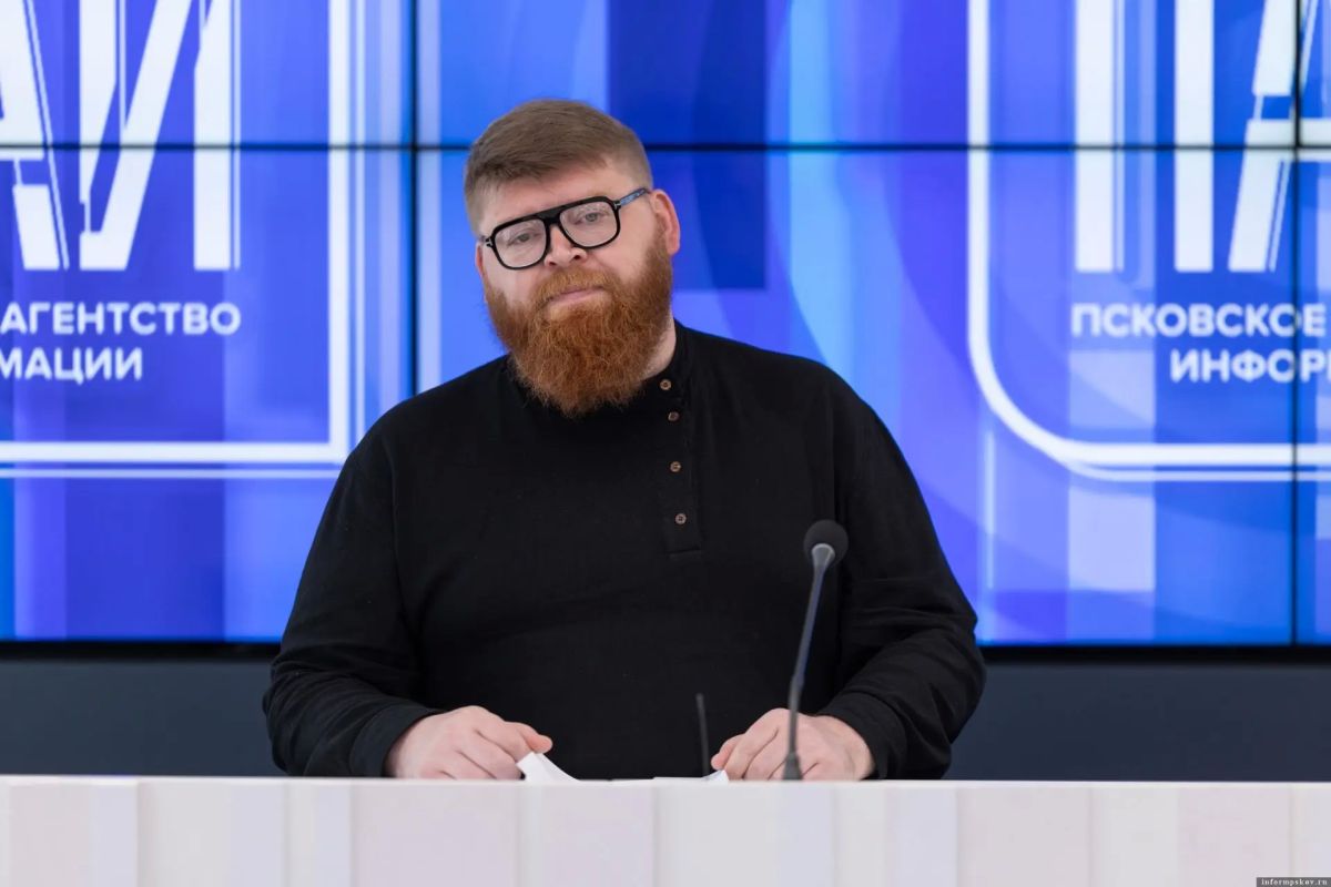 Креативный менеджер Театрально-концертной дирекции Псковской области Дмитрий Волхонов поблагодарил гостей фестиваля «Архондарик», монастыри, которые представили свою продукцию и, конечно же, сами Печоры за такое душевное...